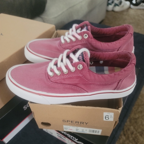 Mens sperry sneakers 6.5 or 8 in women's - Picture 1 of 3